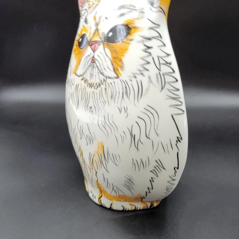 Cats by Nina Collection Nina Lyman Persian White Cat Vase With Blue Eyes 7" - Picture 4 of 10